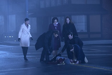 Ginnifer Goodwin, Lana Parrilla, Josh Dallas, Rebecca Mader, Colin O'Donoghue, Jared Gilmore - Once Upon a Time - The Final Battle: Part 2 - Photos