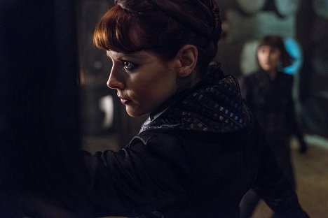 Emily Beecham - Into the Badlands - Chapter XIV: Sting of the Scorpion's Tail - Van film