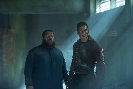 Nick Frost, Daniel Wu Yin-cho - Into the Badlands - Chapter XVI: Wolf's Breath, Dragon Fire - Van film