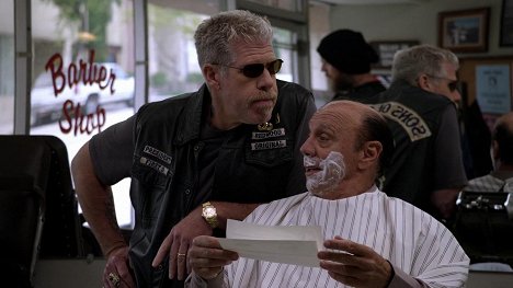 Ron Perlman, Dayton Callie - Sons of Anarchy - Smite - Van film