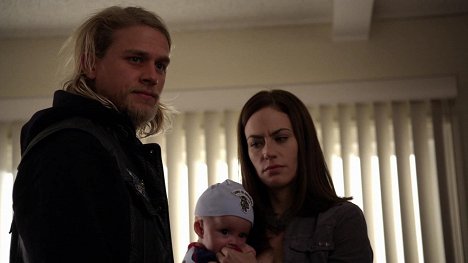 Charlie Hunnam, Maggie Siff - Zákon gangu - Balm - Z filmu