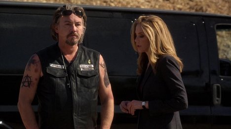 Tommy Flanagan, Ally Walker - Sons of Anarchy - Coup de tonnerre - Film