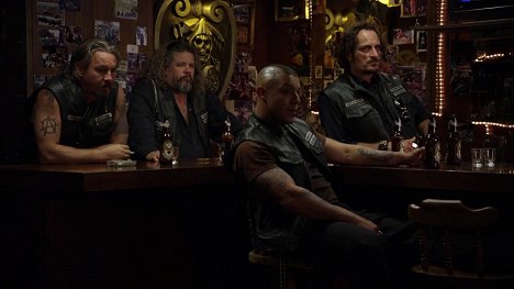 Tommy Flanagan, Mark Boone Junior, Theo Rossi, Kim Coates - Sons of Anarchy - Absolutions - Film