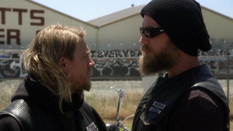 Charlie Hunnam, Ryan Hurst - Sons of Anarchy - La Mort dans l'âme - Film
