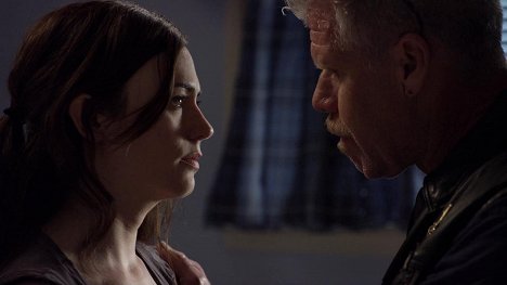 Maggie Siff, Ron Perlman - Sons of Anarchy - So - Photos
