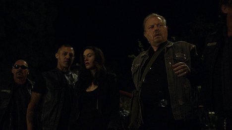 Theo Rossi, Maggie Siff, William Lucking