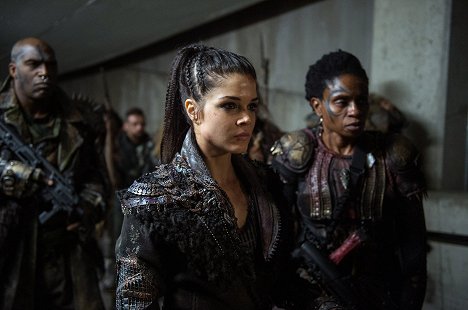 Marie Avgeropoulos, Adina Porter - Los 100 - Los elegidos - De la película