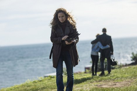 Amy Brenneman - The Leftovers - Certified - Photos