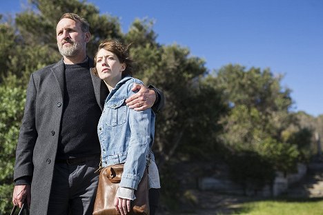 Christopher Eccleston, Carrie Coon - The Leftovers - Certified - Photos
