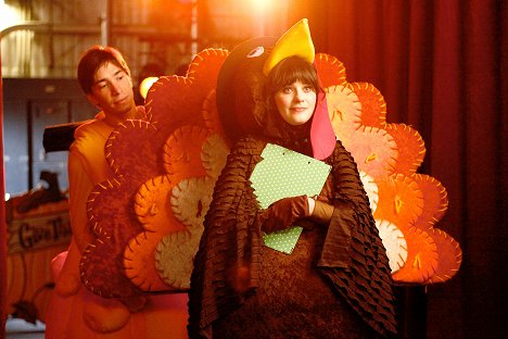 Justin Long, Zooey Deschanel - New Girl - Thanksgiving - Photos