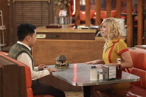 Matthew Moy, Beth Behrs - 2 Broke Girls - And the Childhood not Included - Photos