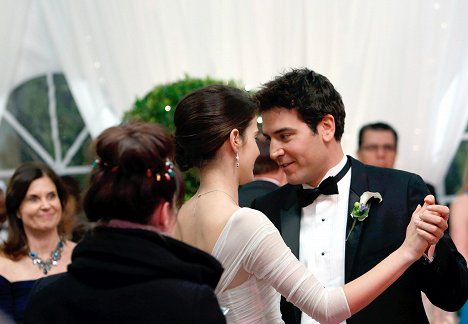 Cobie Smulders, Josh Radnor - How I Met Your Mother - Ring Up! - Photos
