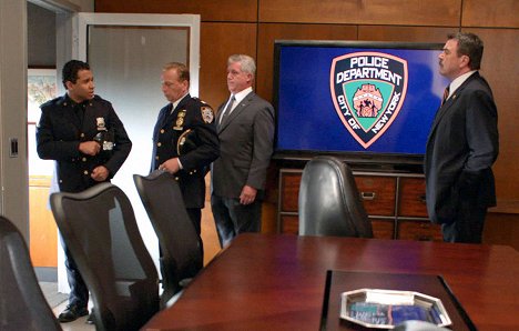 Corbin Bleu, Jeff Wincott, Gregory Jbara, Tom Selleck - Blue Bloods - Crime Scene New York - Family Business - Photos