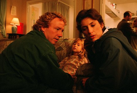 Timothy Busfield, Colleen Rennison, Barbara Williams - The Outer Limits - Under the Bed - Photos