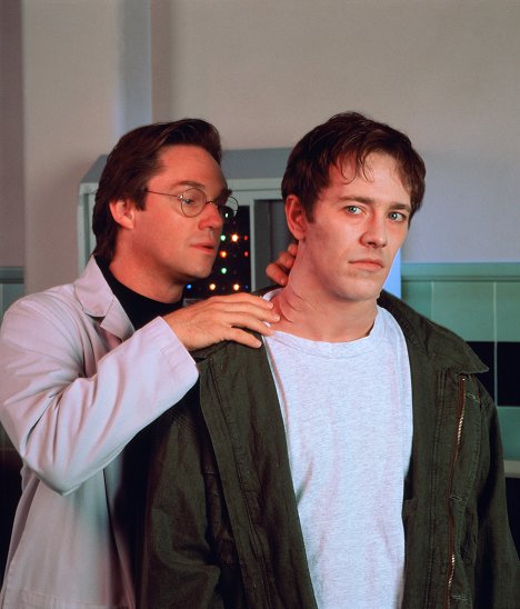 Richard Thomas, Peter Outerbridge - The Outer Limits - The New Breed - Photos