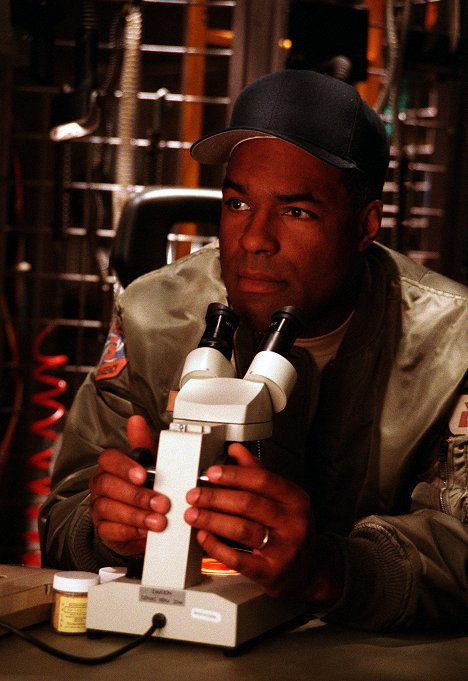 Michael Dorn - The Outer Limits - The Voyage Home - Van film