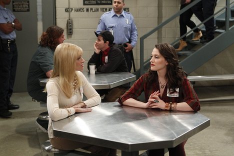 Beth Behrs, Hal Devi, Kat Dennings - 2 Broke Girls - And The One-Night Stands - Photos
