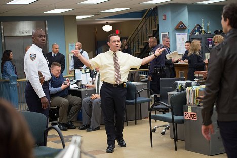 Andre Braugher, Joel McKinnon Miller, Joe Lo Truglio - Brooklyn Nine-Nine - Unsolvable - Photos