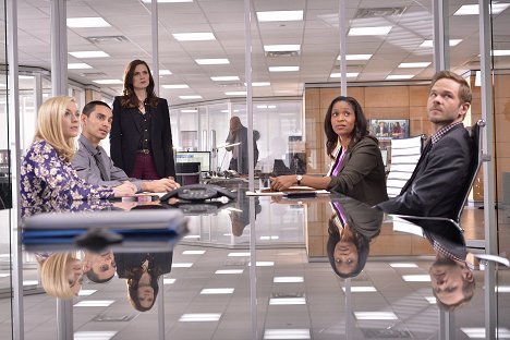Emily Kinney, Manny Montana, Hayley Atwell, Merrin Dungey, Shawn Ashmore - Conviction - Enemy Combatant - Photos