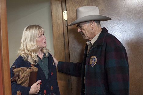 Candy Clark, Robert Forster - Twin Peaks - Episode 6 - Photos