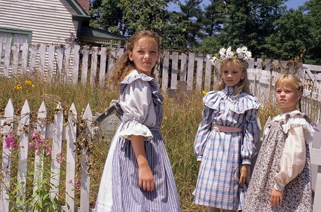 Gema Zamprogna, Sarah Polley - Road to Avonlea - De la película