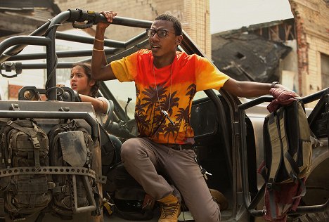 Isabela Merced, Jerrod Carmichael - Transformers: The Last Knight - Filmfotos