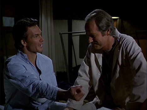 Patrick Swayze, Mike Farrell - M*A*S*H - Blood Brothers - Photos