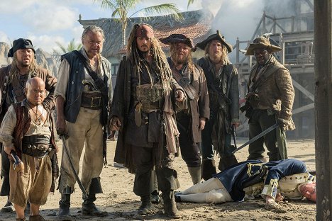Stephen Graham, Martin Klebba, Kevin McNally, Johnny Depp - Pirates of the Caribbean: Dead Men Tell No Tales - Photos