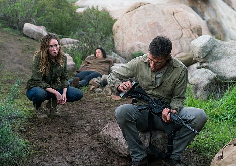 Alycia Debnam-Carey, Danay Garcia, Sam Underwood - Fear the Walking Dead - The New Frontier - De filmes