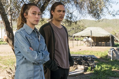 Alycia Debnam-Carey, Frank Dillane - Fear the Walking Dead - Koniec świata - Z filmu