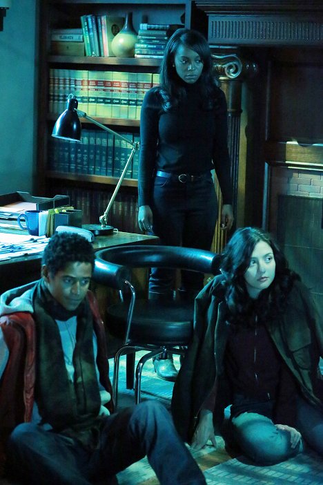 Alfred Enoch, Aja Naomi King, Katie Findlay - How to Get Away with Murder - Freakin' Whack-a-Mole - Photos