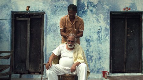 Adil Hussain, Lalit Behl - Mukti Bhawan - Filmfotók