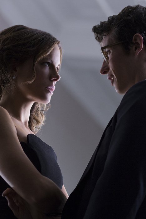 Kate Beckinsale, Callum Turner - Canción de Nueva York - De la película