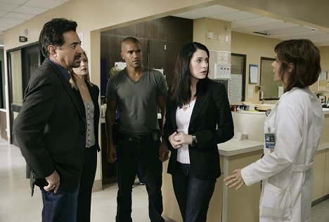 Joe Mantegna, A.J. Cook, Shemar Moore, Paget Brewster - Zabójcze umysły - Bez twarzy i tożsamości - Z filmu