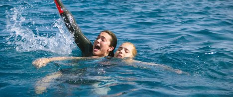 Mandy Moore, Claire Holt - 47 Meters Down - Photos