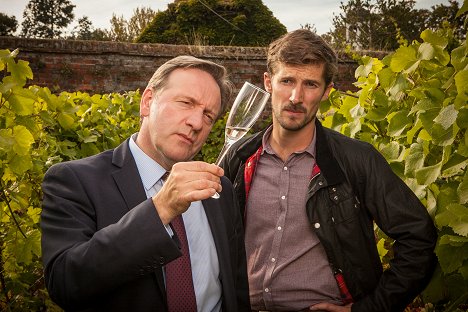 Neil Dudgeon, Gwilym Lee - Vraždy v Midsomeru - Vražedné víno - Z filmu