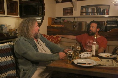 Mark Boone Junior, Jason Sudeikis - The Last Man on Earth - Pechschwarz - Filmfotos