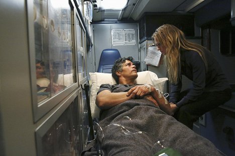 Esai Morales, A.J. Cook - Mentes criminales - 200 - De la película