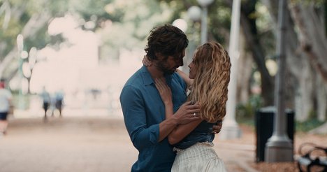 Michiel Huisman, Teresa Palmer - 2:22 - Z filmu