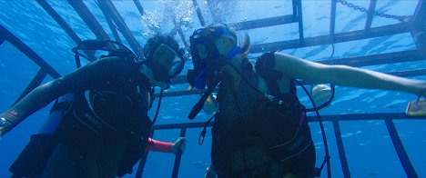Mandy Moore, Claire Holt - 47 méter mélyen - Filmfotók