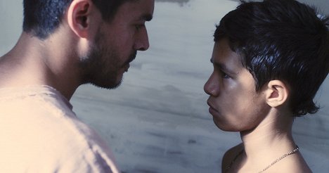 Giovanni García, Reggie Reyes - La familia - Van film