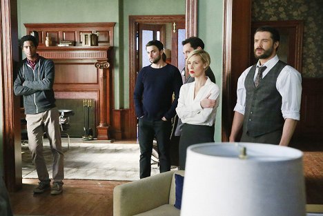 Alfred Enoch, Jack Falahee, Liza Weil, Charlie Weber - How to Get Away with Murder - Best Christmas Ever - Photos