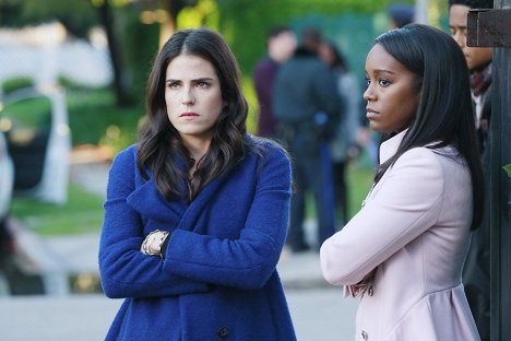 Karla Souza, Aja Naomi King - How to Get Away with Murder - She's a Murderer - Photos