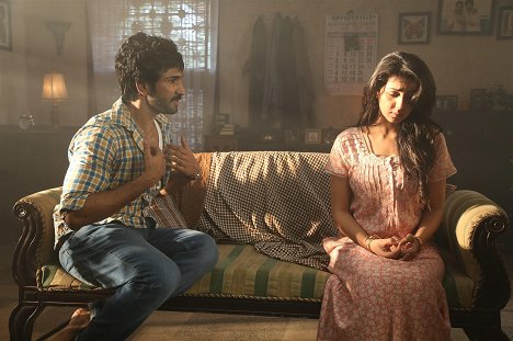 Aadhi, Nikki Galrani - Maragadha Naanayam - Film