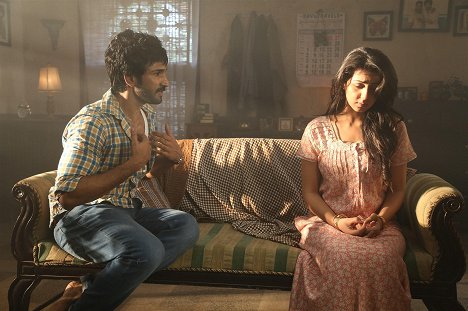 Aadhi, Nikki Galrani - Maragadha Naanayam - Filmfotók