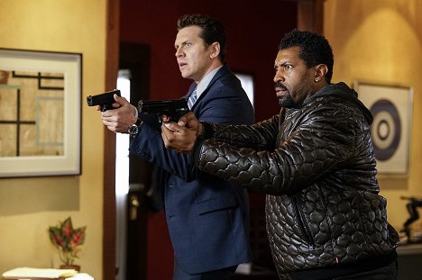 Hayes MacArthur, Deon Cole - Angie Tribeca - If You See Something, Solve Something - Photos