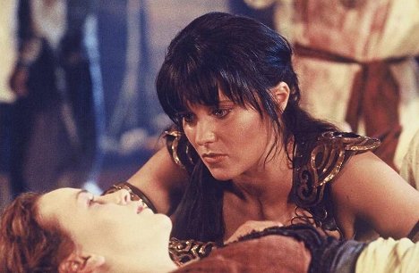 Renée O'Connor, Lucy Lawless - Xena - Is There a Doctor in the House? - Photos