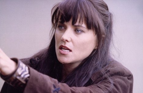 Lucy Lawless - Xena - The Abyss - Photos