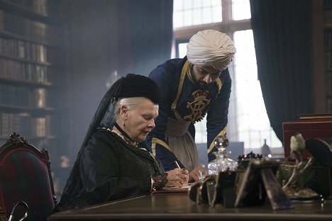 Judi Dench, Ali Fazal - La reina Victoria y Abdul - De la película