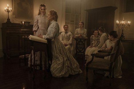 Elle Fanning, Nicole Kidman, Kirsten Dunst, Angourie Rice, Oona Laurence - Na pokuszenie - Z filmu